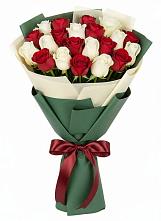 Букет Микс из красных и белых роз в Лучинское