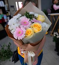 Букет цветов из:  Герберы, Розы и Хризантемы в Лучинское
