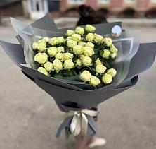 Букет Белые кустовые розы Солинеро в Лучинское