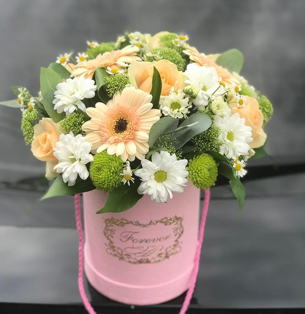 Цветочная композиция из Розы, Герберы и Хризантемы в шляпной коробке в Лучинское