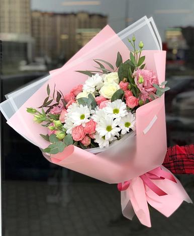 Букет цветов из: Розы, Лизиантусы и Хризантемы в Лучинское