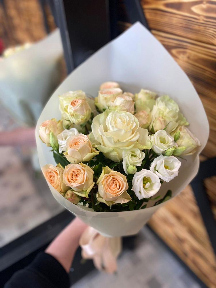 Букет цветов из: Розы и Лизиантусы в Лучинское